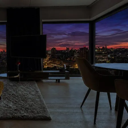 Skyview Luxury, Wide Monitor And Scenic Bath Window アパート タリン