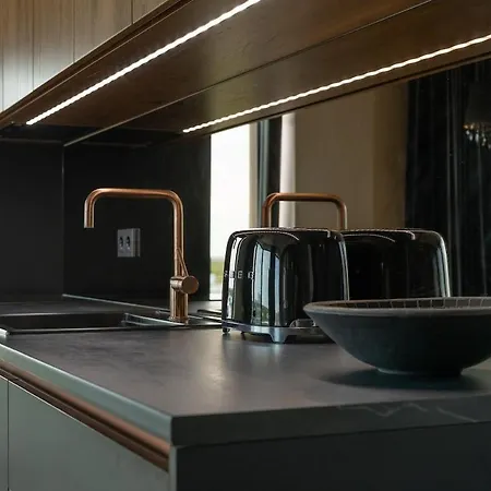 Skyview Luxury, Wide Monitor And Scenic Bath Window