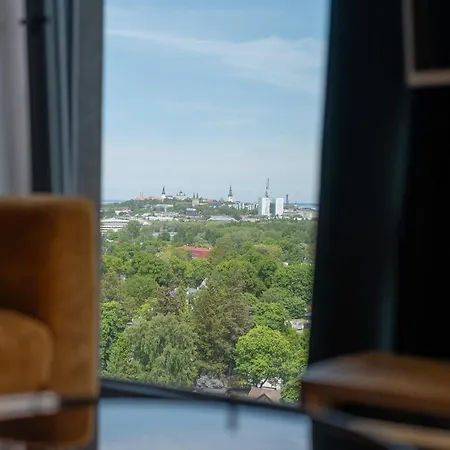 アパート Skyview Luxury, Wide Monitor And Scenic Bath Window タリン