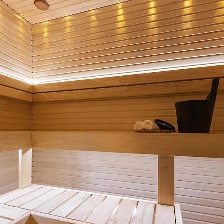 Skyview Luxury, Wide Monitor And Scenic Bath Window アパート タリン