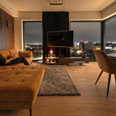 Skyview Luxury, Wide Monitor And Scenic Bath Window アパート