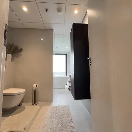 Skyview Luxury, Wide Monitor And Scenic Bath Window アパート タリン